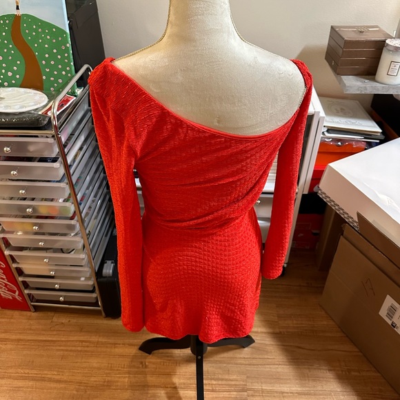 Privacy Please Red Dress cold shoulder - Picture 7 of 8